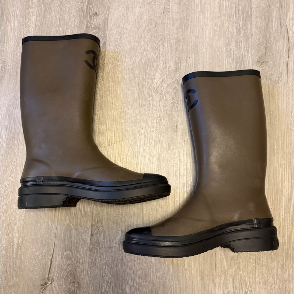 CHANEL Olive and Black Rain Boots SZ 7 - Picture 12 of 14